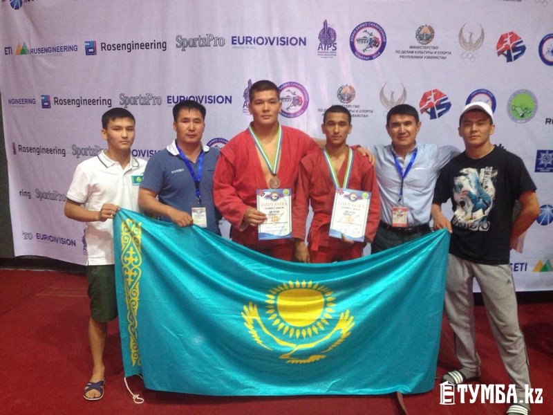 Тотыған аққұбалардың үлкен сиськи порно фотосуреттері