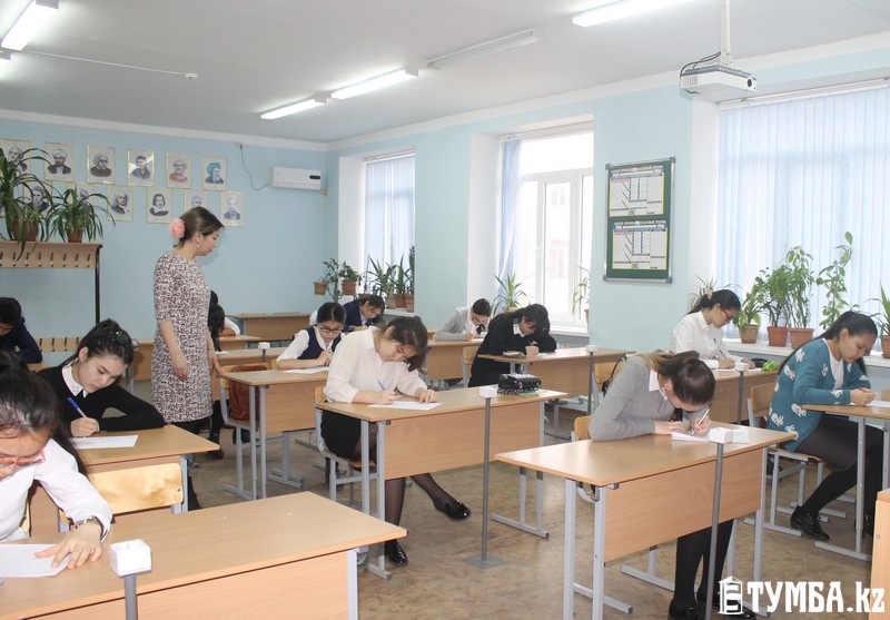 Дәрменсіз қыз порно