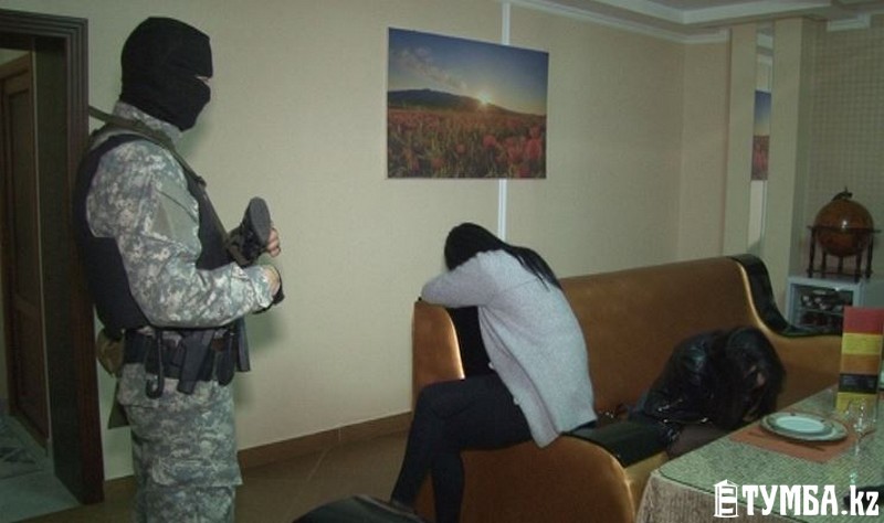 Аудармасы бар «Кеңеш» эротикалық фильмі