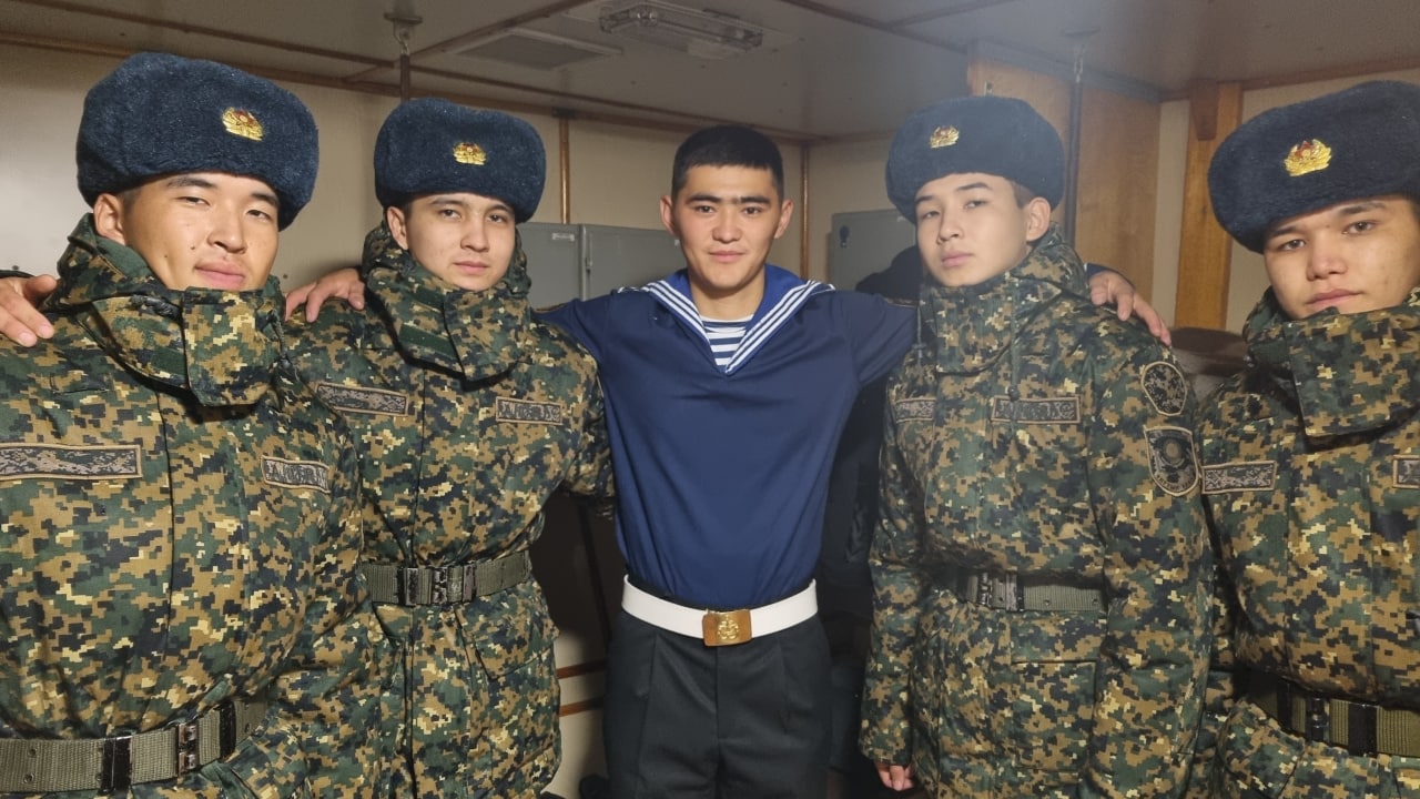 Юбка астында