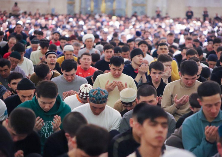 Күйеуі ұйықтап жатқан әйелінің аузына келді